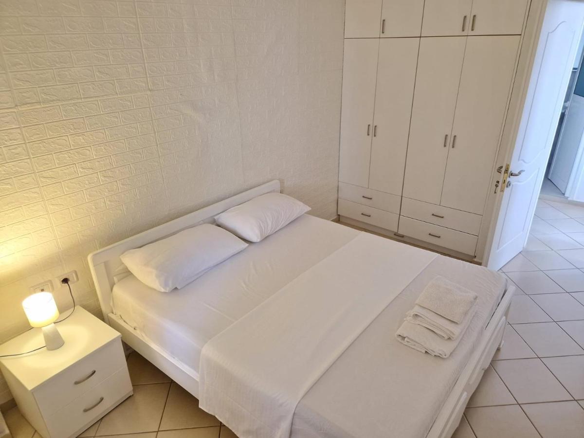 Sala Apartment'S Sarande Bagian luar foto