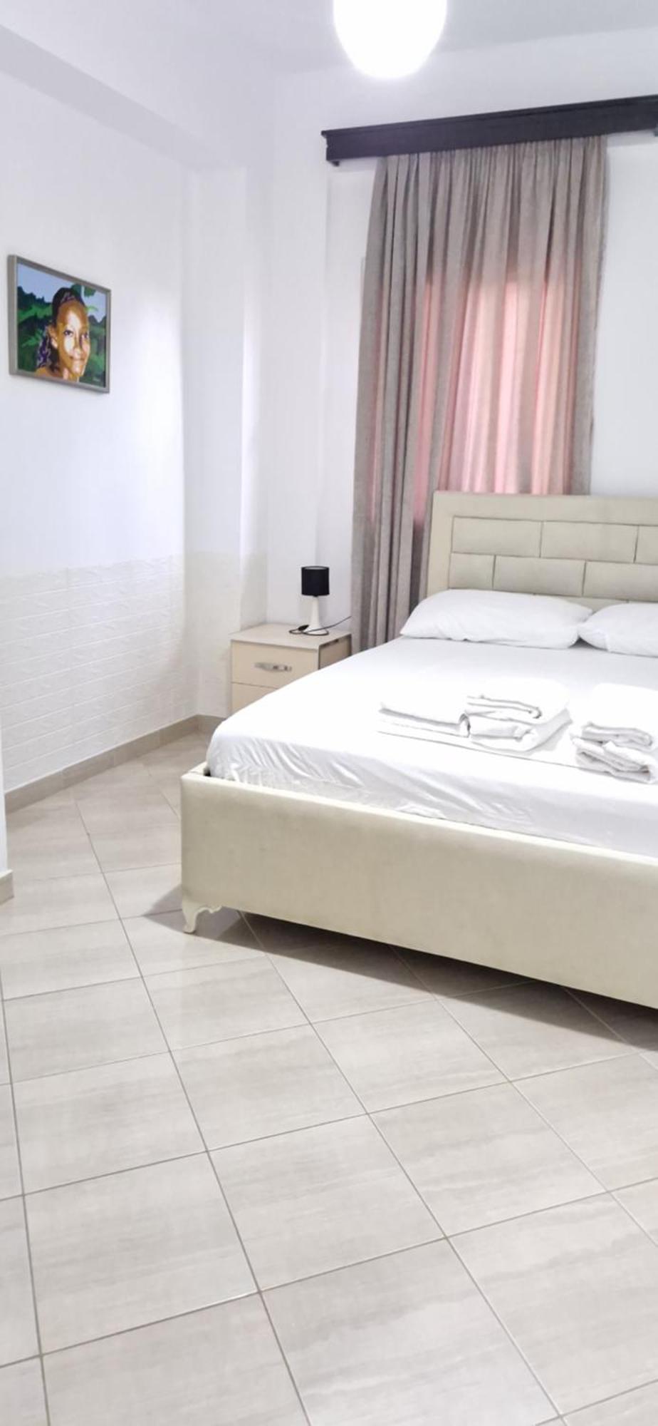 Sala Apartment'S Sarande Bagian luar foto